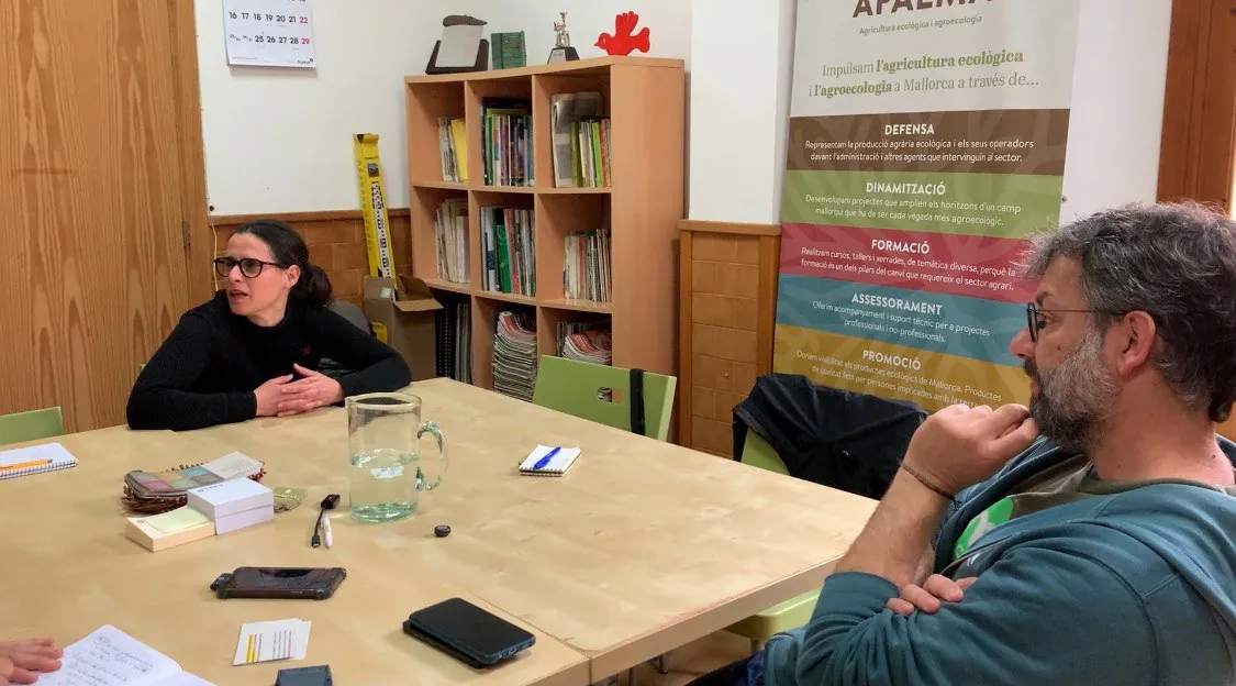 Reunión en la sede de APAEMA